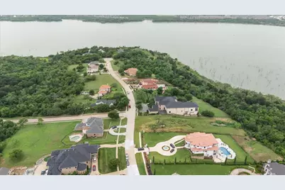 1047 Mallard Pointe Drive, Grand Prairie, TX 75104 - Photo 6