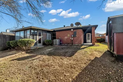 319 Faircrest Drive, Arlington, TX 76018 - Photo 32