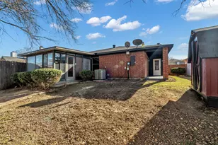 319 Faircrest Dr, Arlington, TX 76018 - Photo 32