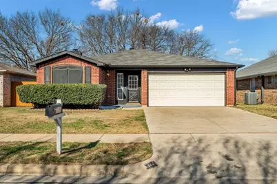 319 Faircrest Drive, Arlington, TX 76018 - Photo 2