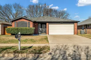 319 Faircrest Dr, Arlington, TX 76018 - Photo 2
