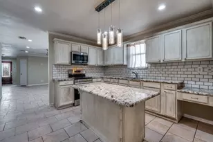 2644 Annalea Ln, Little Elm, TX 75068 - Photo 4