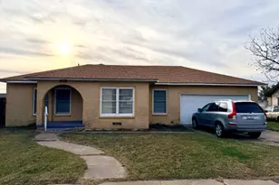 1417 Reynolds St, Goldthwaite, TX 76844 - Photo 2