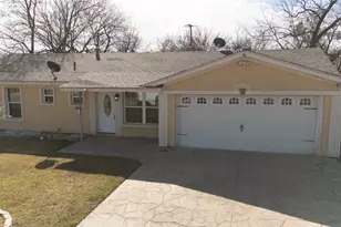 913 Russell Rd, Everman, TX 76140 - Photo 2