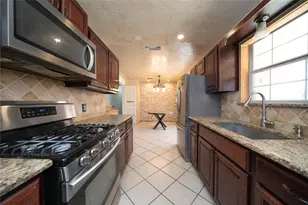 913 Russell Rd, Everman, TX 76140 - Photo 10