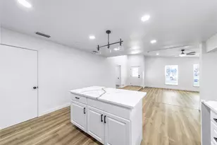 934 Meadowdale Cir, Garland, TX 75043 - Photo 10