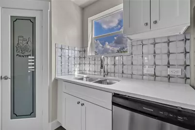 513 Creekbend Street, Crowley, TX 76036 - Photo 12