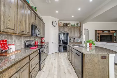 604 Marybeth Drive, Burleson, TX 76028 - Photo 12