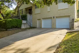 2621 Arroyo Rd, Waco, TX 76710 - Photo 2
