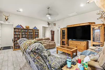 621 N Avenue B, Springtown, TX 76082 - Photo 8