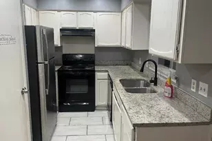 92 E Mountain Creek Dr, Grand Prairie, TX 75052 - Photo 4