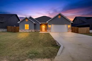 117 Bexar St, Mabank, TX 75147 - Photo 1