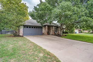 911 Meadowlark Ln, Granbury, TX 76048 - Photo 2