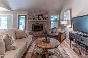 911 Meadowlark Ln, Granbury, TX 76048 - Photo 6