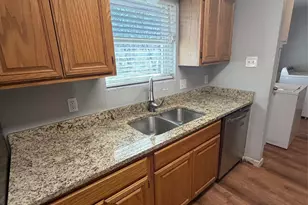 318 NE Michael Dr, Burleson, TX 76028 - Photo 4