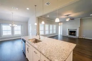 918 Edinburgh Dr, McGregor, TX 76657 - Photo 6