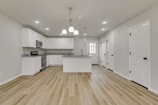 333 N Field St, Burleson, TX 76028 - Photo 6