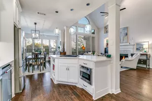 2710 Cobblestone Dr, Grapevine, TX 76051 - Photo 10