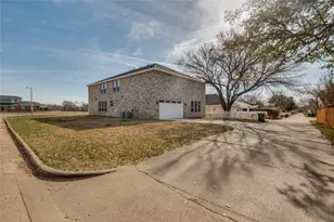301 S Stewart Ave, Lancaster, TX 75146 - Photo 32
