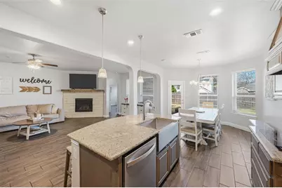 991 E Villas Court, Lewisville, TX 75067 - Photo 14