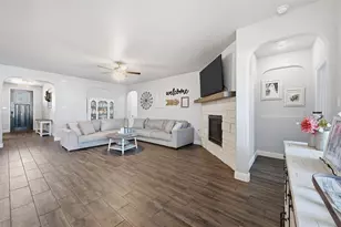 991 E Villas Ct, Lewisville, TX 75067 - Photo 4