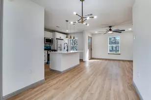 918 SW 4th St, Grand Prairie, TX 75051 - Photo 10