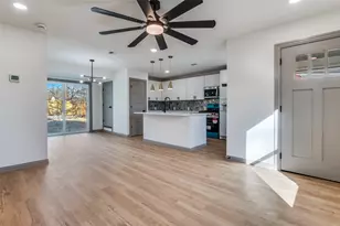 918 SW 4th St, Grand Prairie, TX 75051 - Photo 4