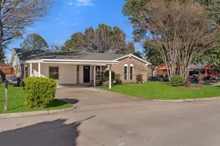 1514 Bogarte Dr, Grand Prairie, TX 75051 - Photo 2