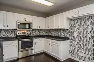 926 Walnut St, Burleson, TX 76028 - Photo 6