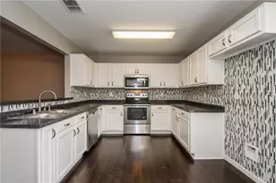 926 Walnut St, Burleson, TX 76028 - Photo 14