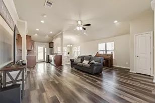 225 Holly Ct, Aubrey, TX 76227 - Photo 10