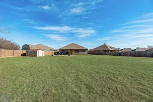 225 Holly Ct, Aubrey, TX 76227 - Photo 34