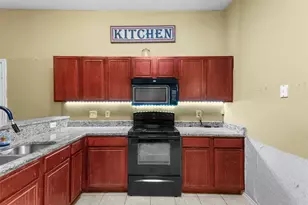 801 S Parks Dr, DeSoto, TX 75115 - Photo 2