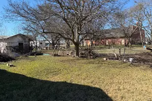 529 Poplar St, Italy, TX 76651 - Photo 4