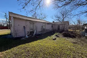 529 Poplar St, Italy, TX 76651 - Photo 6