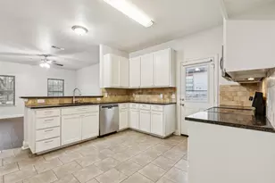 4824 Sunshine Dr, Fort Worth, TX 76105 - Photo 8