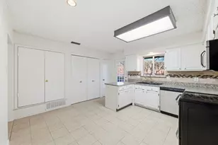 800 Howell Dr, Coppell, TX 75019 - Photo 10