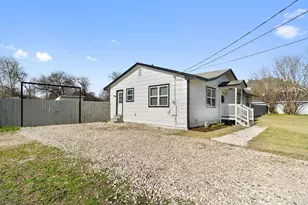 221 Second St, Wilmer, TX 75172 - Photo 2