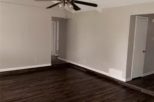 2418 Parkside Dr, Grand Prairie, TX 75052 - Photo 4