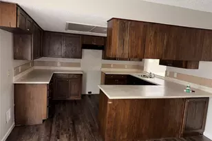 2418 Parkside Dr, Grand Prairie, TX 75052 - Photo 8