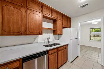 939 Lindy Court, Irving, TX 75060 - Photo 6