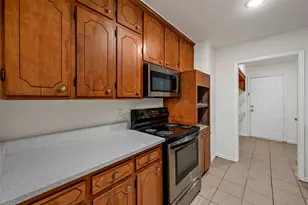 939 Lindy Ct, Irving, TX 75060 - Photo 4