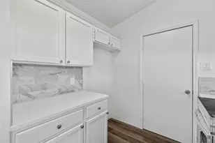 5326 Creek Valley Dr, Arlington, TX 76018 - Photo 8