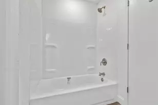 5326 Creek Valley Dr, Arlington, TX 76018 - Photo 12