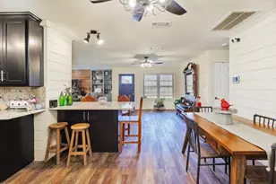 513 Patterson St, Bowie, TX 76230 - Photo 8