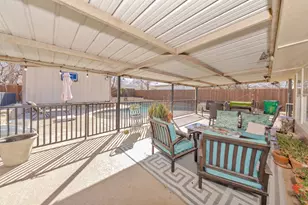 513 Patterson St, Bowie, TX 76230 - Photo 30