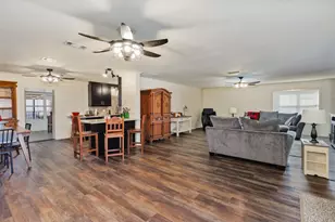 513 Patterson St, Bowie, TX 76230 - Photo 6