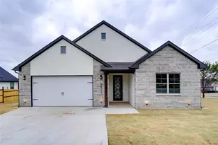 5824 Belaire Cir, Granbury, TX 76048 - Photo 2