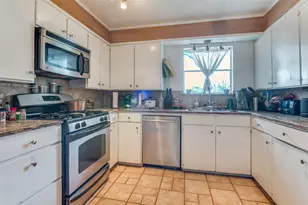 305 Cedar Creek Ct, Fort Worth, TX 76103 - Photo 12