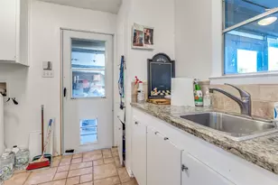 305 Cedar Creek Ct, Fort Worth, TX 76103 - Photo 22